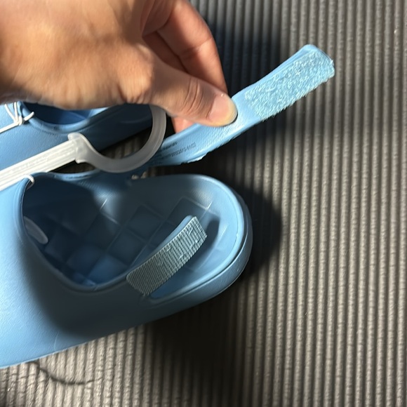 Slides / sandals with Velcro backs - Picture 3 of 5